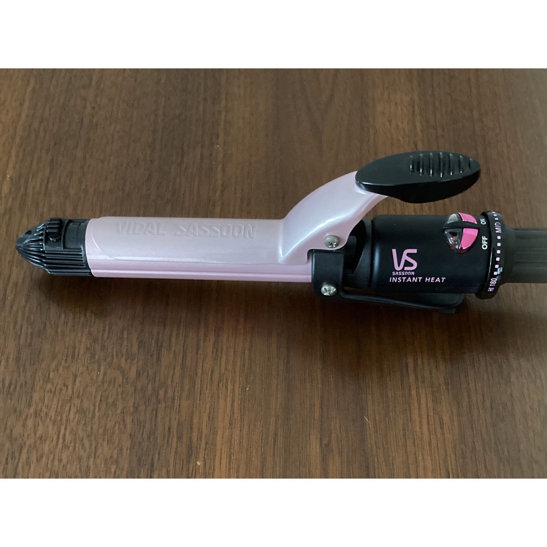 VS(ヴィダルサスーン)の美品 VIDAL SASSOON ヴィダルサスーン ヘアアイロン25mm スマホ/家電/カメラの美容/健康(ヘアアイロン)の商品写真