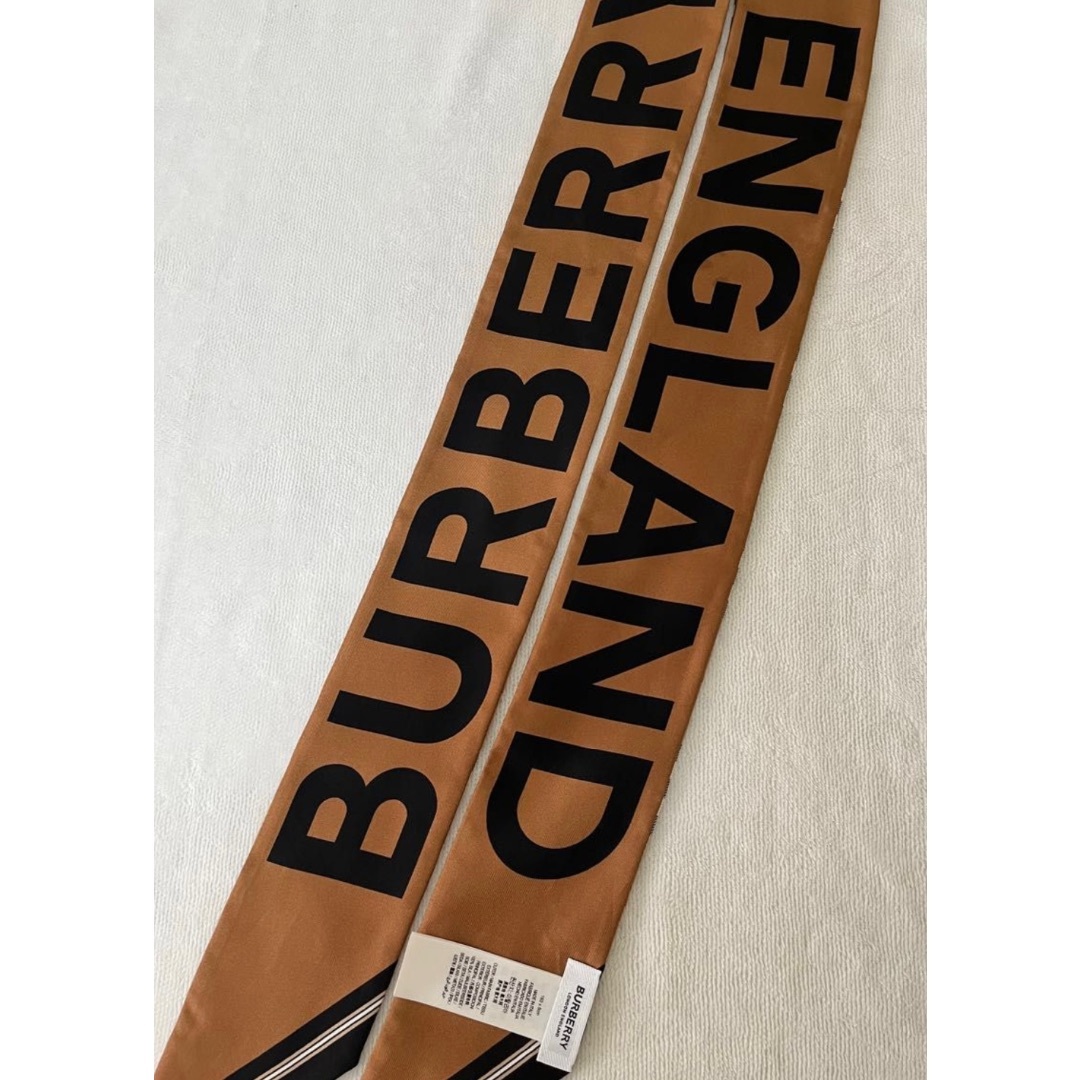 BURBERRY(バーバリー)の❤️人気商品♡21年製品♡可愛い♪BURBERRY バーバリスキニースカーフ♪ レディースのファッション小物(バンダナ/スカーフ)の商品写真