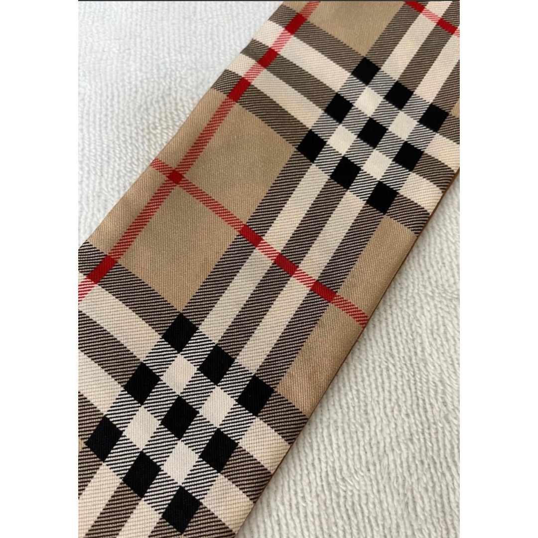 BURBERRY(バーバリー)の❤️人気商品♡21年製品♡可愛い♪BURBERRY バーバリスキニースカーフ♪ レディースのファッション小物(バンダナ/スカーフ)の商品写真