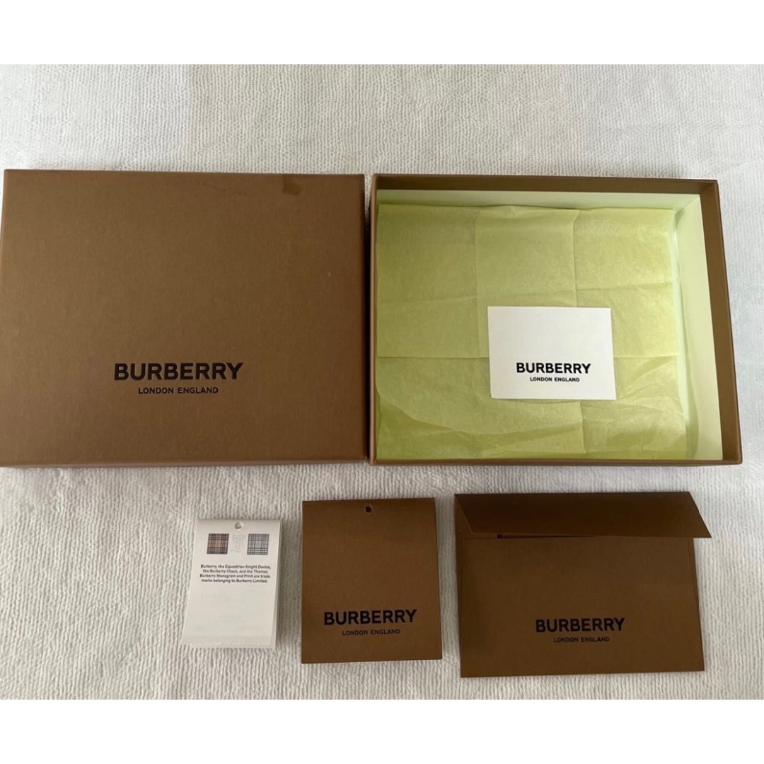 BURBERRY(バーバリー)の❤️人気商品♡21年製品♡可愛い♪BURBERRY バーバリスキニースカーフ♪ レディースのファッション小物(バンダナ/スカーフ)の商品写真