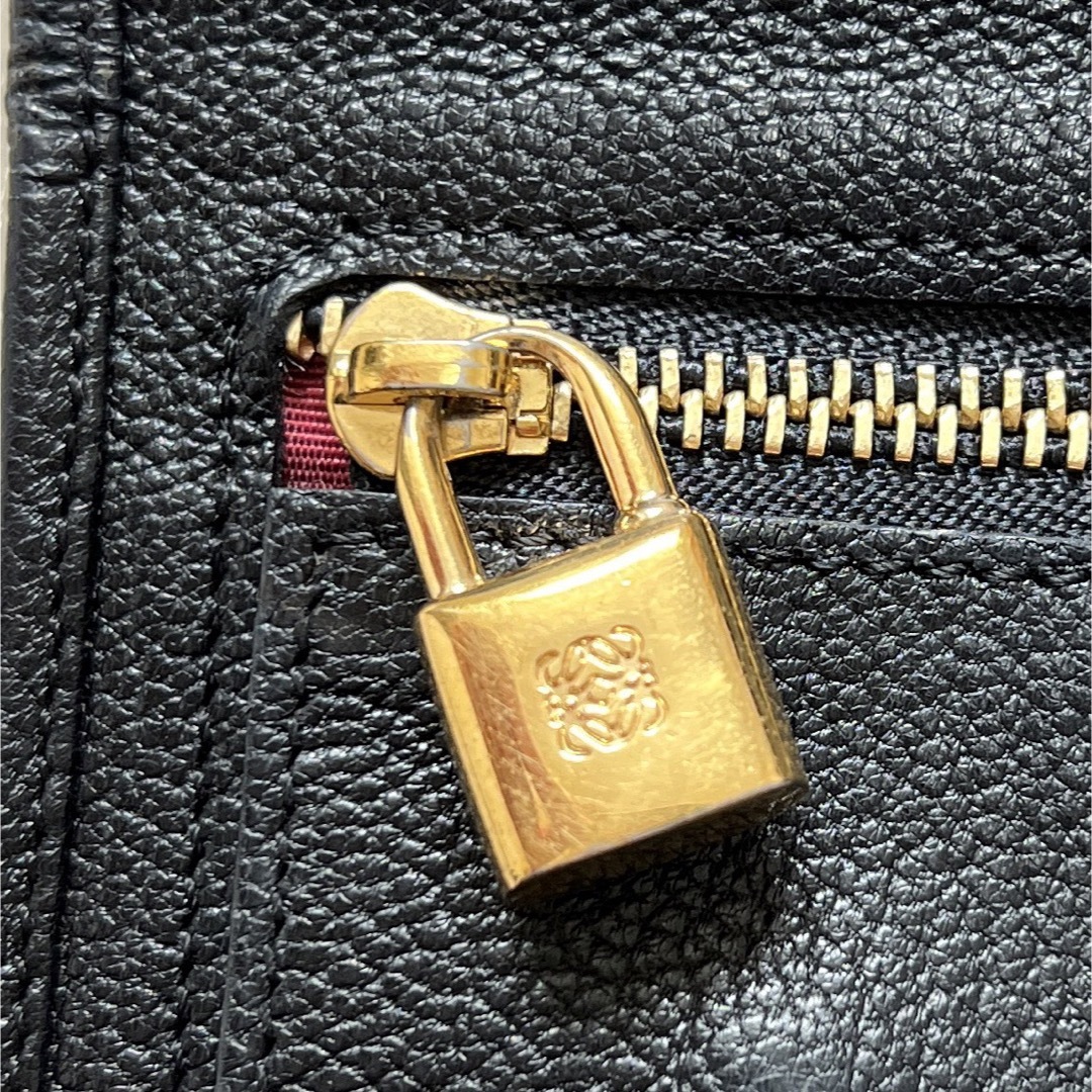 LOEWE - 綺麗!LOEWE ロエベ アナグラム柄 長財布 南京錠付 ブラック