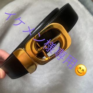 Gucci - GUCCI シルバー×ブラック エナメル ロゴ ベルト スーツ パンツ