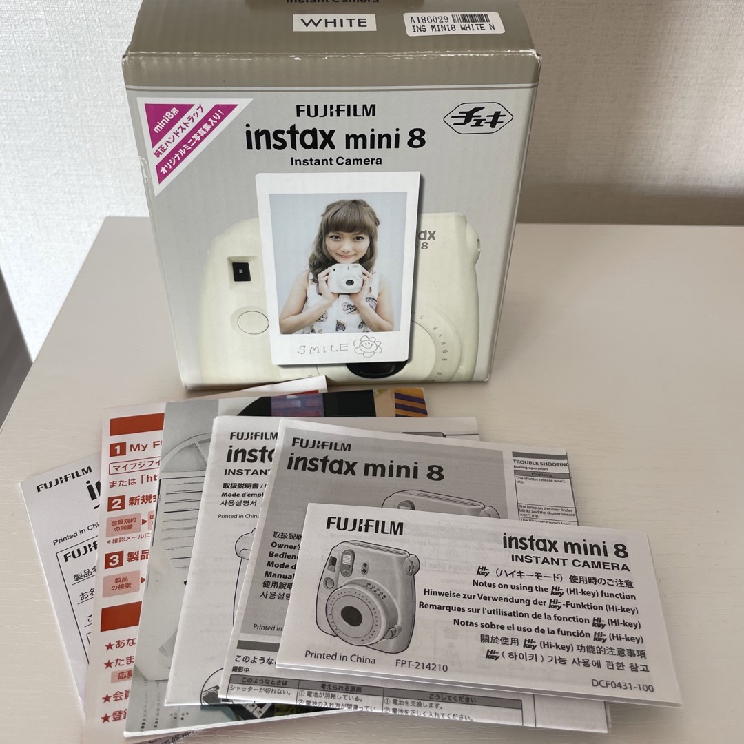 富士フイルム(フジフイルム)のチェキ instax mini8 ホワイト スマホ/家電/カメラのカメラ(フィルムカメラ)の商品写真