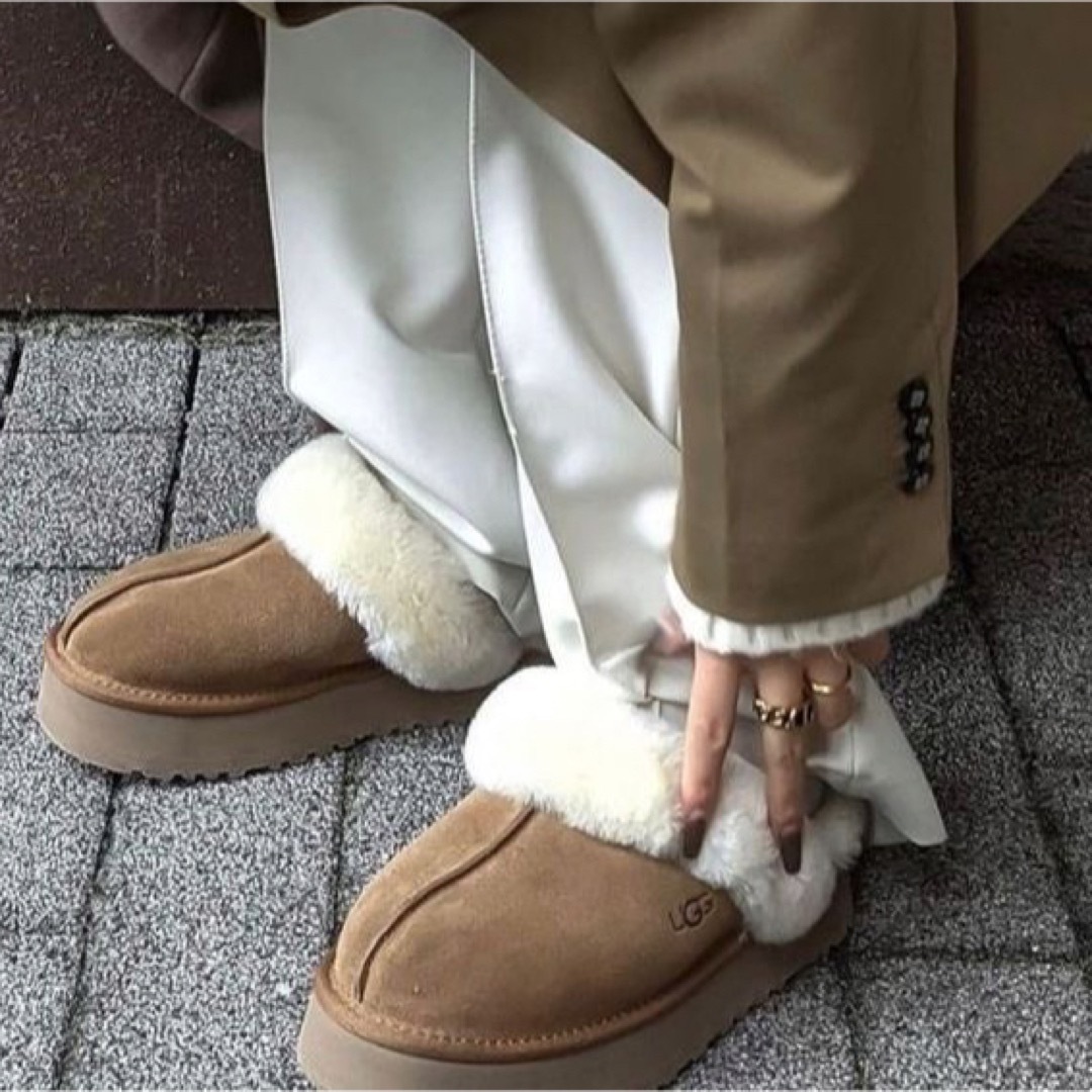 から厳選した UGG 履きやすいボアスリッポンブーツ ネイビー 24㎝ 即