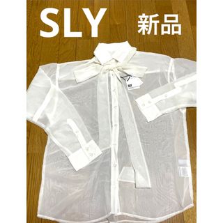 スライ(SLY)の新品　タグ付き　スライ　ボウタイ　リボン　シャツ　白　ホワイト　透け感　長袖(シャツ/ブラウス(長袖/七分))