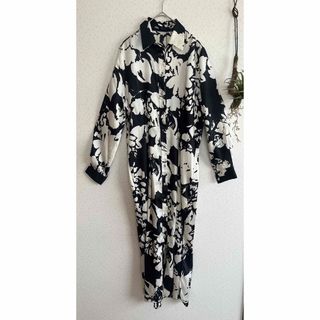 ザラ(ZARA)の新品　ZARA ザラ　ロングワンピース　ワンピース　花柄　人気　完売(ロングワンピース/マキシワンピース)