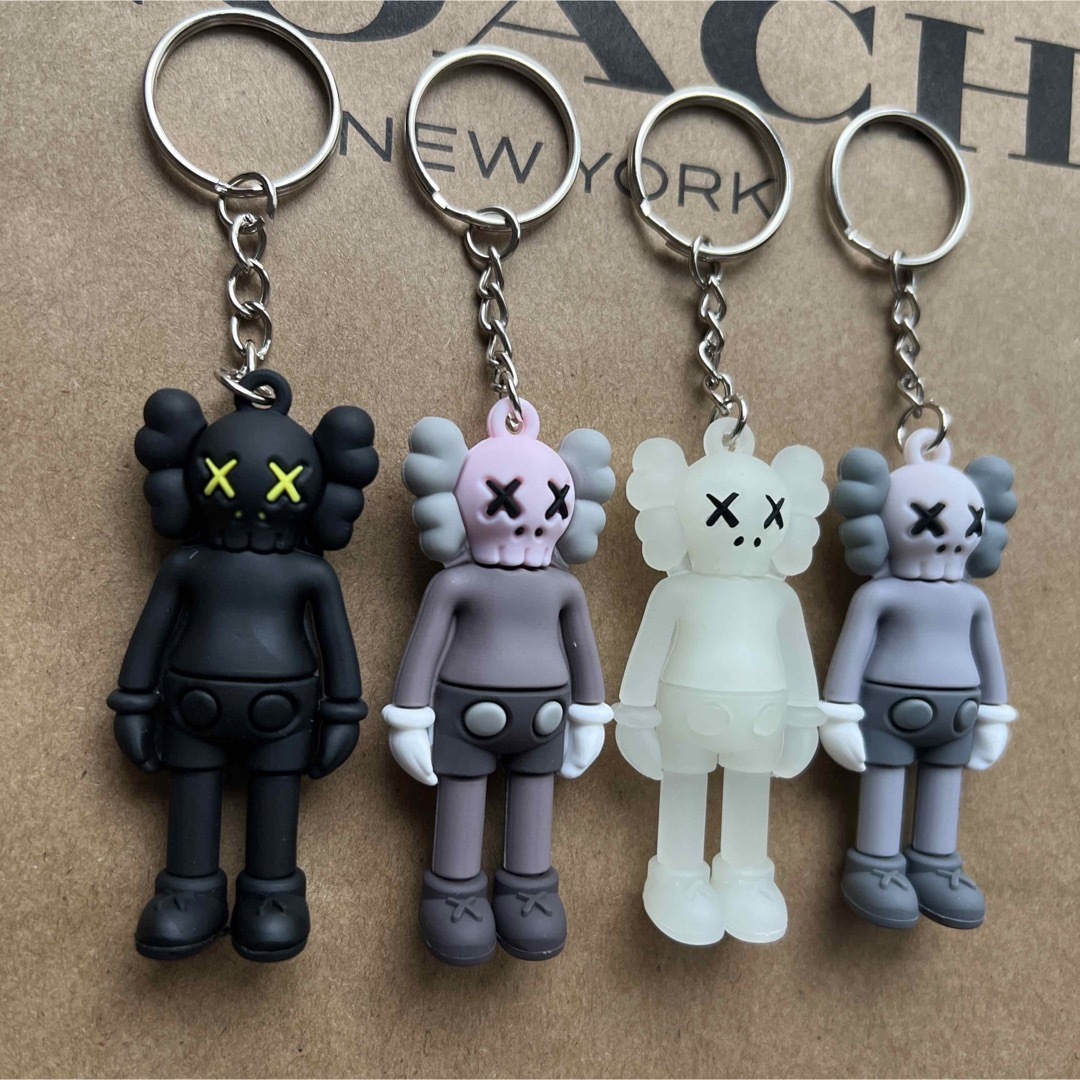 KAWS カウズ 小物