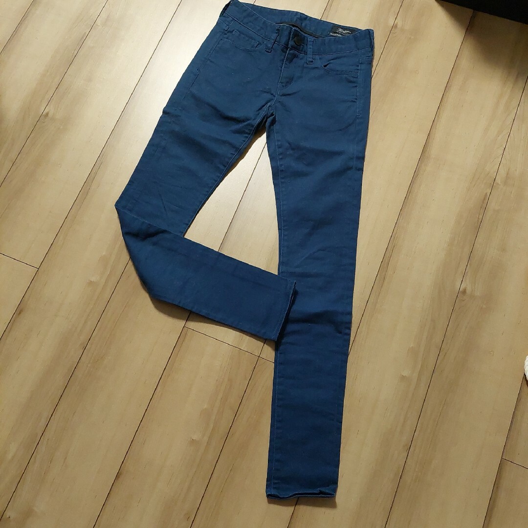 AZUL by moussy(アズールバイマウジー)のAZULBYMOUSSY　ストレッチカラースキニー　裏起毛 レディースのパンツ(スキニーパンツ)の商品写真