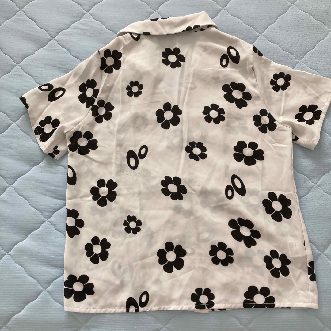 レディース　半袖シャツ　花柄　白 レディースのトップス(Tシャツ(半袖/袖なし))の商品写真