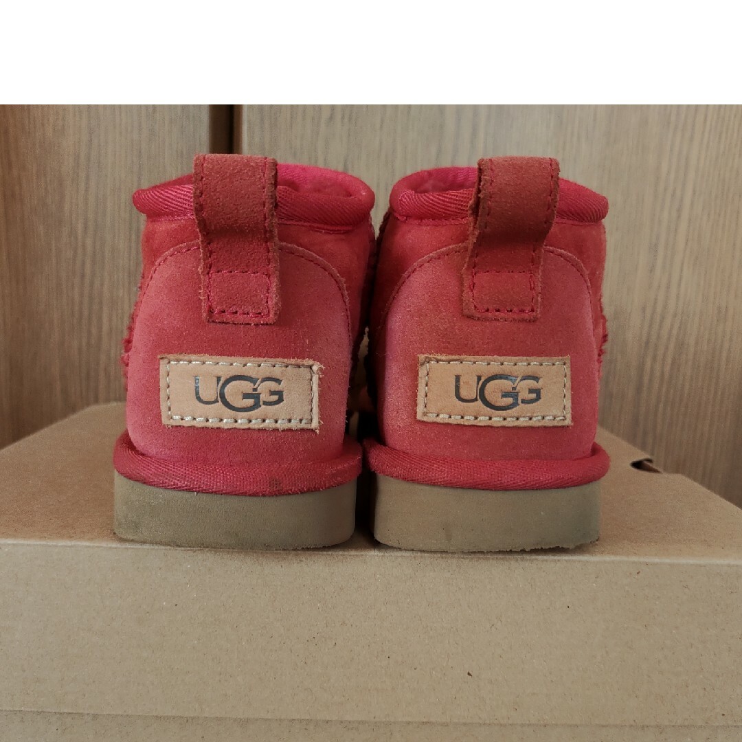 UGG(アグ)のUGG  CLASSIC ULTRA MINI BOOT 23　赤 レディースの靴/シューズ(ブーツ)の商品写真