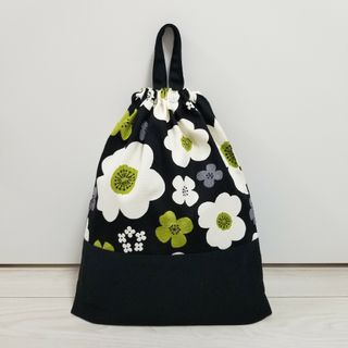 巾着 大サイズ 北欧風花柄×黒 ハンドメイド(外出用品)