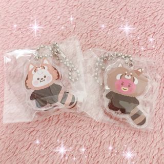 ビーティーイシビル(BT21)の☆BT21☆レッサーパンダ アクリルキーホルダー CHIMMY＆TATA☆新品(キャラクターグッズ)