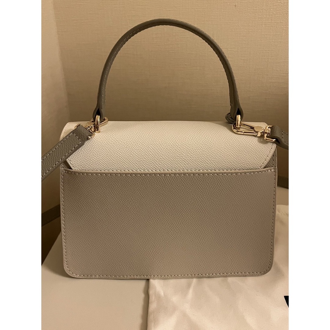 Furla(フルラ)のフルラ　FURLA  バイカラー　ショルダー付き　新品未使用 レディースのバッグ(ショルダーバッグ)の商品写真