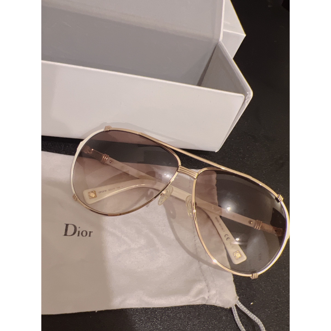Christian Dior(クリスチャンディオール)のクリスチャンディオール　ティアドロップサングラス白ホワイト✖️ブラウン レディースのファッション小物(サングラス/メガネ)の商品写真
