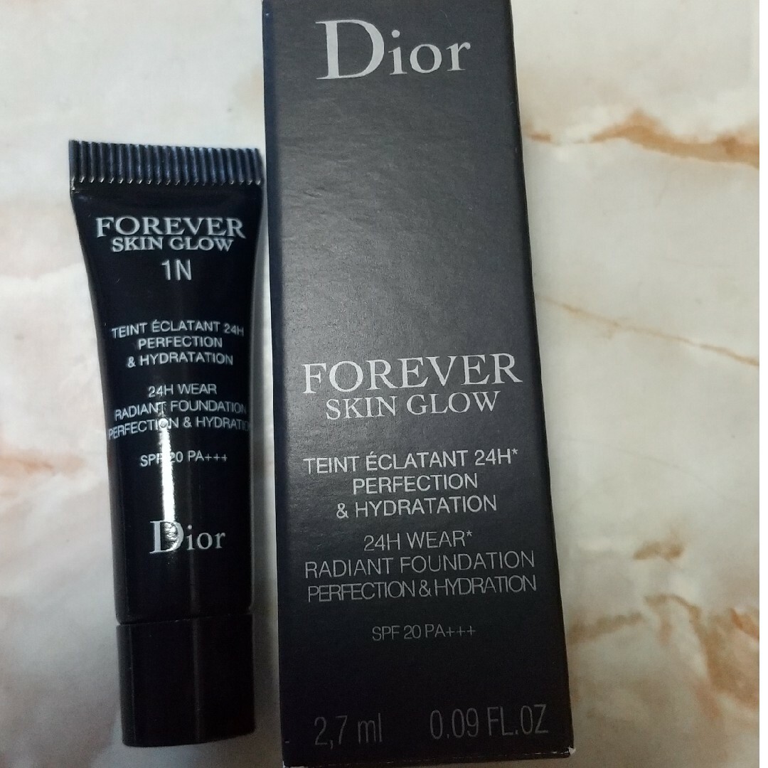 Dior(ディオール)のDior FOREVER SKIN GLOW 1N コスメ/美容のベースメイク/化粧品(ファンデーション)の商品写真