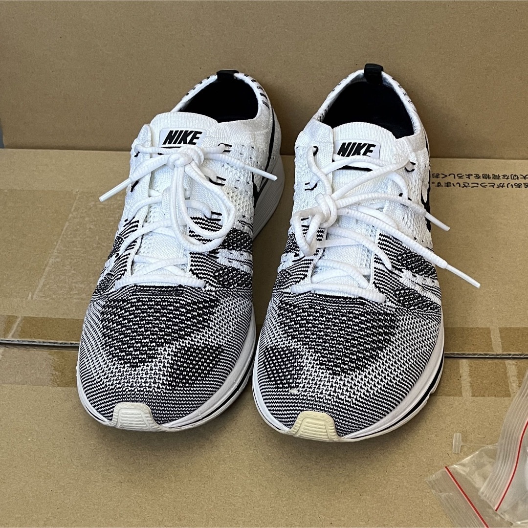 24 NIKE FLYKNIT TRAINER 白黒 オレオ