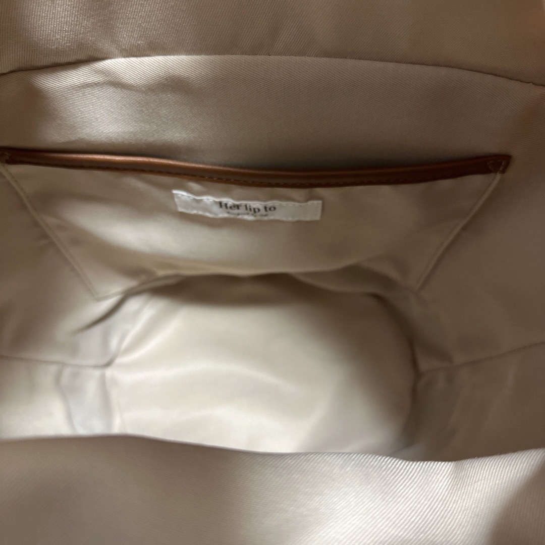 Her lip to  Palma Tote Bag  taupe