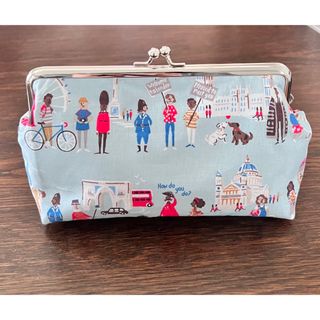 キャスキッドソン(Cath Kidston)のキャスキッドソン ハンドメイド ロンドンピープル　たっぷり入る がま口ポーチ(ポーチ)