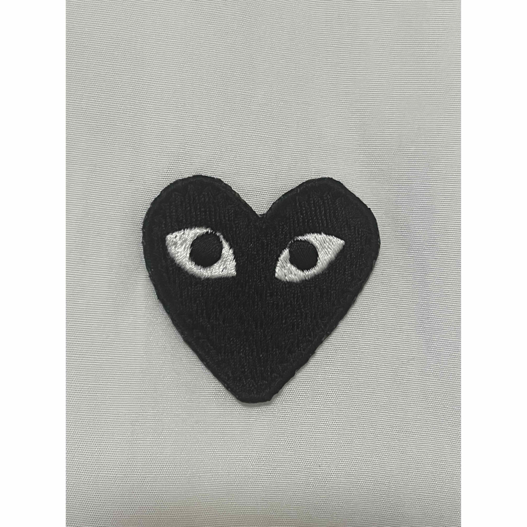 COMME des GARCONS(コムデギャルソン)の【古着】美品　メンズ　コムデギャルソン　PLAY シャツ　Lサイズ白 メンズのトップス(シャツ)の商品写真