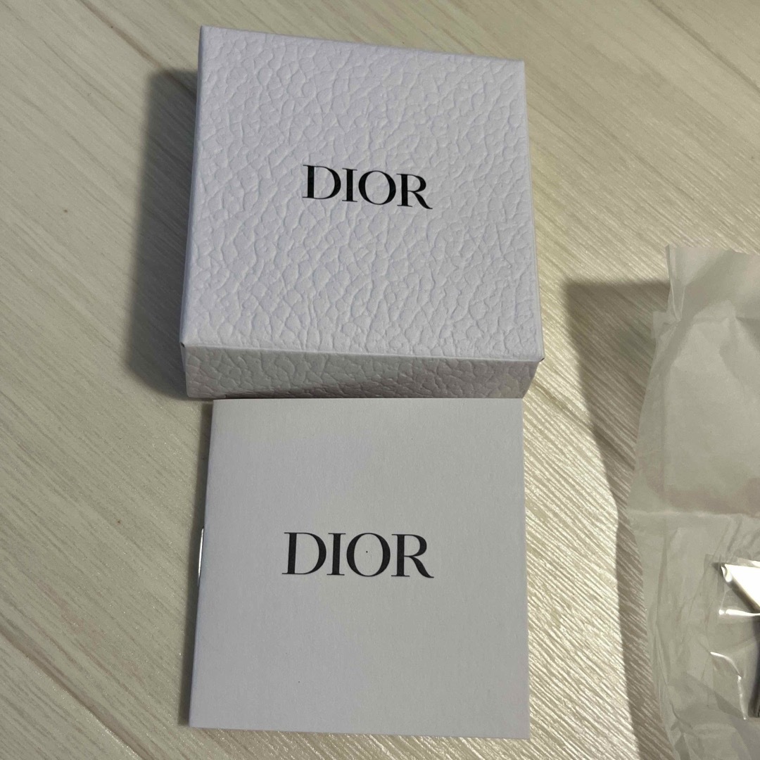 Dior(ディオール)のディオール スター シルバー スマホリング ノベルティ 非売品 新品未使用 スマホ/家電/カメラのスマホアクセサリー(その他)の商品写真