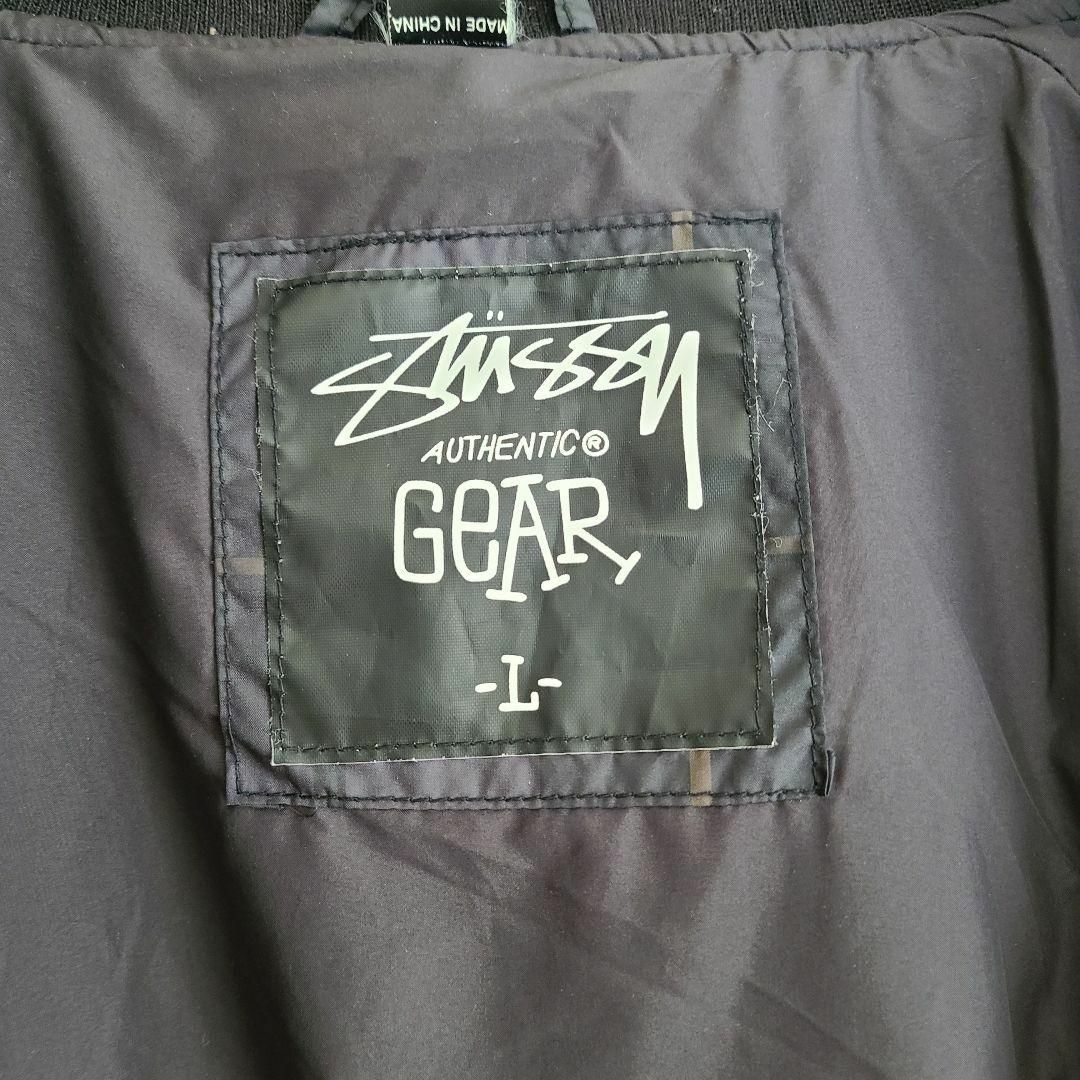 STUSSY(ステューシー)の【入手困難】ステューシー 刺繍ビッグロゴ　チェック ブラック　中綿　スタジャン メンズのジャケット/アウター(ブルゾン)の商品写真