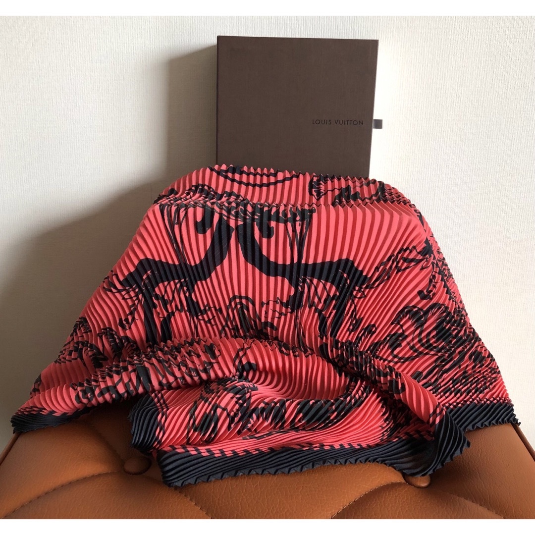 LOUIS VUITTON - ルイヴィトン カレ ジャイアントプリーツ