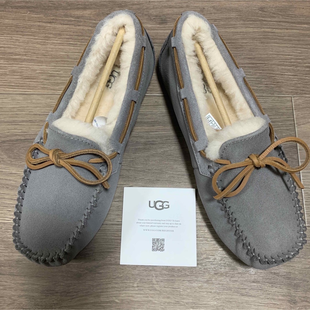 UGG(アグ)の新品 未使用 正規品UGG ダコタ PEWTER 25センチ レディースの靴/シューズ(スリッポン/モカシン)の商品写真