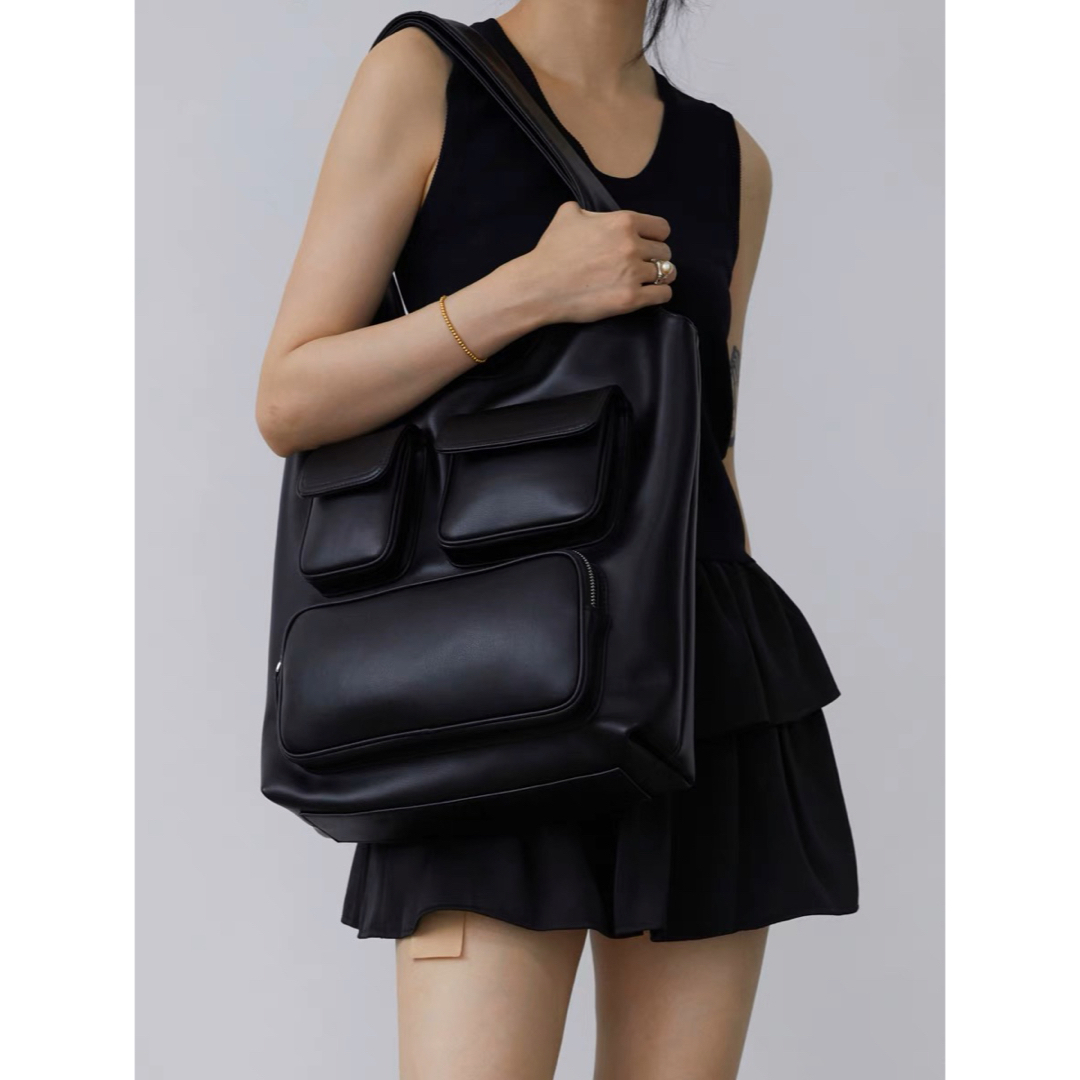 sacai(サカイ)のDirtySix マルチポケットレザーショルダーバッグ ⭐︎ メンズのバッグ(ショルダーバッグ)の商品写真