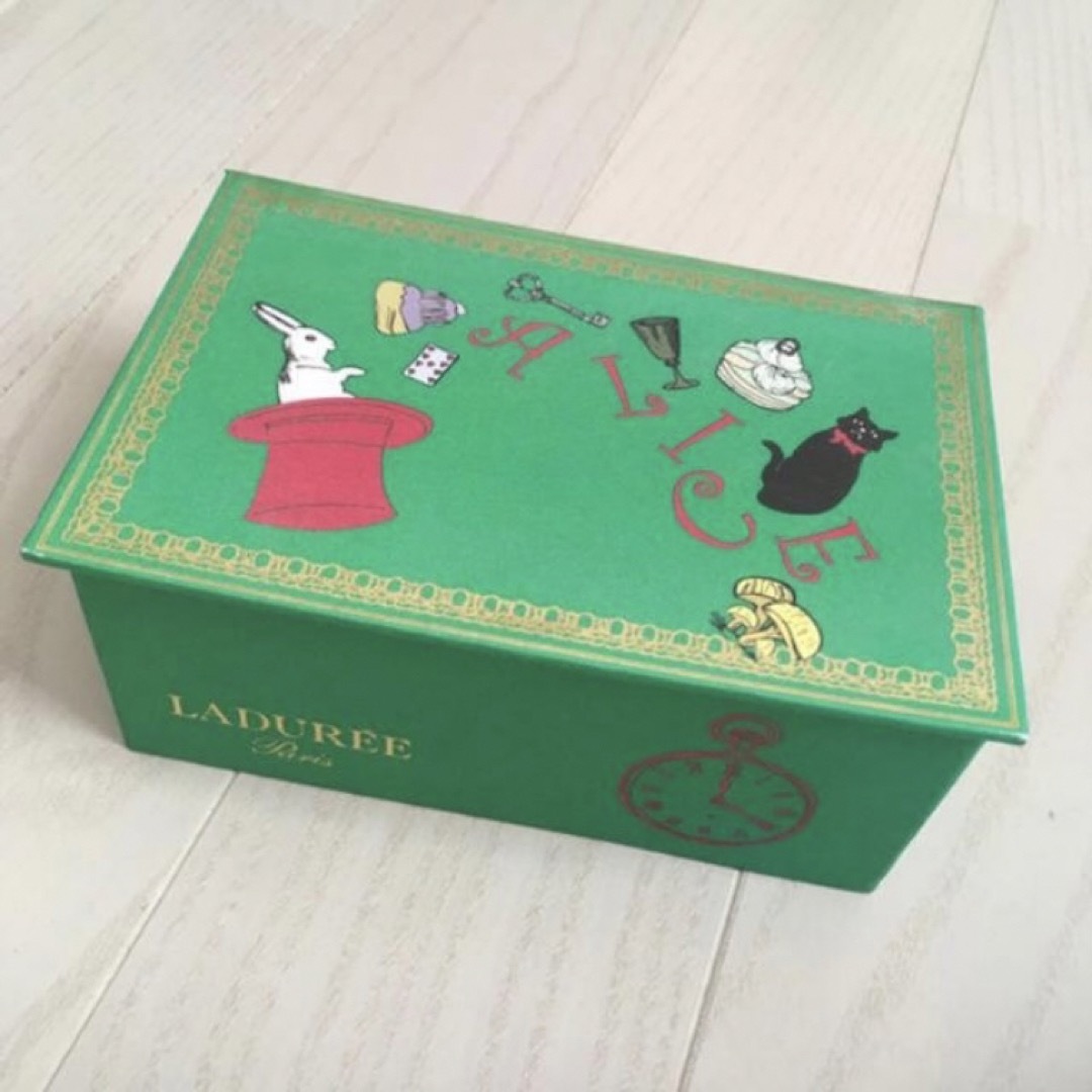 LADUREE(ラデュレ)のラデュレ オルゴール 小物入れ 不思議の国のアリス LADUREE ALICE インテリア/住まい/日用品のインテリア小物(小物入れ)の商品写真