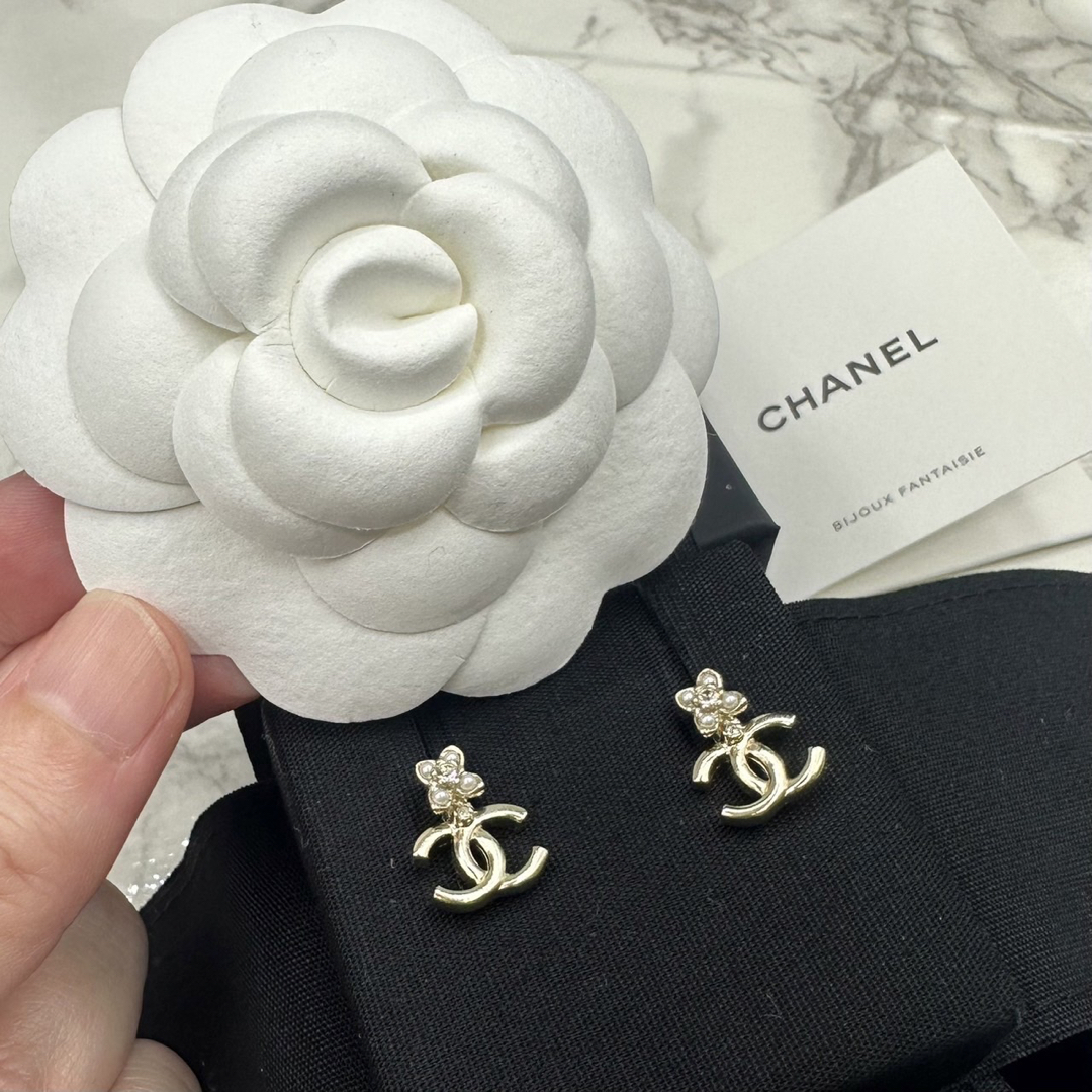先行販売◇新品即日発送】CHANEL ロゴ ピアス ココマーク - ピアス