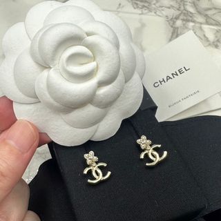 シャネル(CHANEL)の【先行販売◆新品即日発送】CHANEL ロゴ ピアス ココマーク(ピアス)