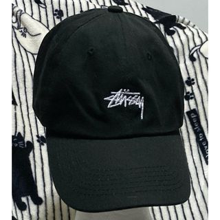 ステューシー(STUSSY)の洗濯済です♪[STUSSY ステューシー]シンプルロゴの黒色キャップCAP帽子(キャップ)