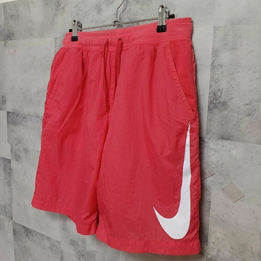 NIKE(ナイキ)のナイキ NIKE メンズハーフパンツ ショートパンツ M ライトレッド メッシュ メンズのパンツ(ショートパンツ)の商品写真