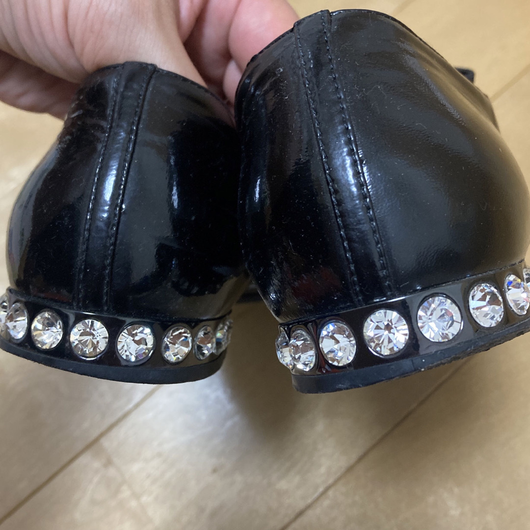 miumiu(ミュウミュウ)のミュウミュウ　ビジューローファー  38センチ レディースの靴/シューズ(ローファー/革靴)の商品写真