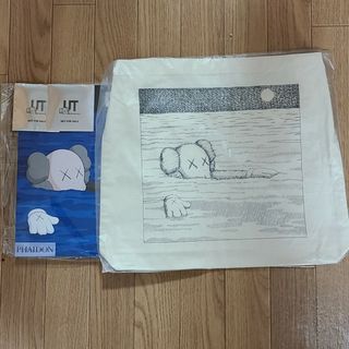 ユニクロ(UNIQLO)のKaws アートブック(ノベルティ付)(トートバッグ)