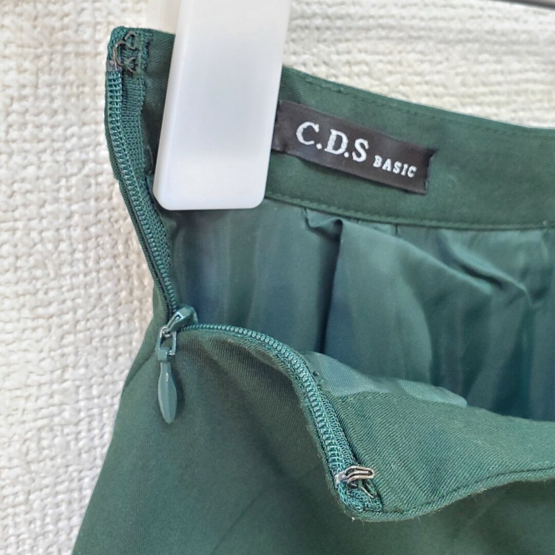 C.D.S BASIC(シーディーエスベーシック)のC.D.S BASIC ひざ丈 台形 フレア スカート グリーン 秋服 36 S レディースのスカート(ひざ丈スカート)の商品写真