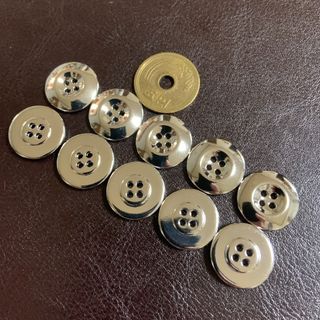 【未使用品】シルバーメタルボタン10個　(各種パーツ)