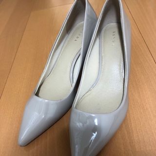 RANDA エナメルパンプス　23.5ベージュ