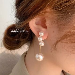 3連パールピアス　ゴールド(ピアス)