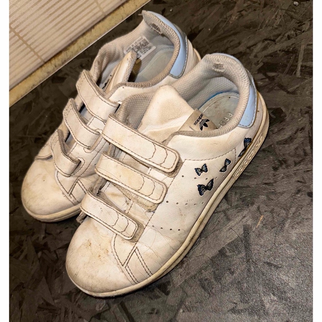 STANSMITH（adidas）(スタンスミス)のスタンスミス　蝶々 キッズ/ベビー/マタニティのキッズ靴/シューズ(15cm~)(スニーカー)の商品写真