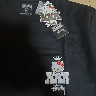 ステューシー(STUSSY)のHello Kitty　×Stussy30周年限定コラボ TEE[SIZE] M(Tシャツ/カットソー(半袖/袖なし))