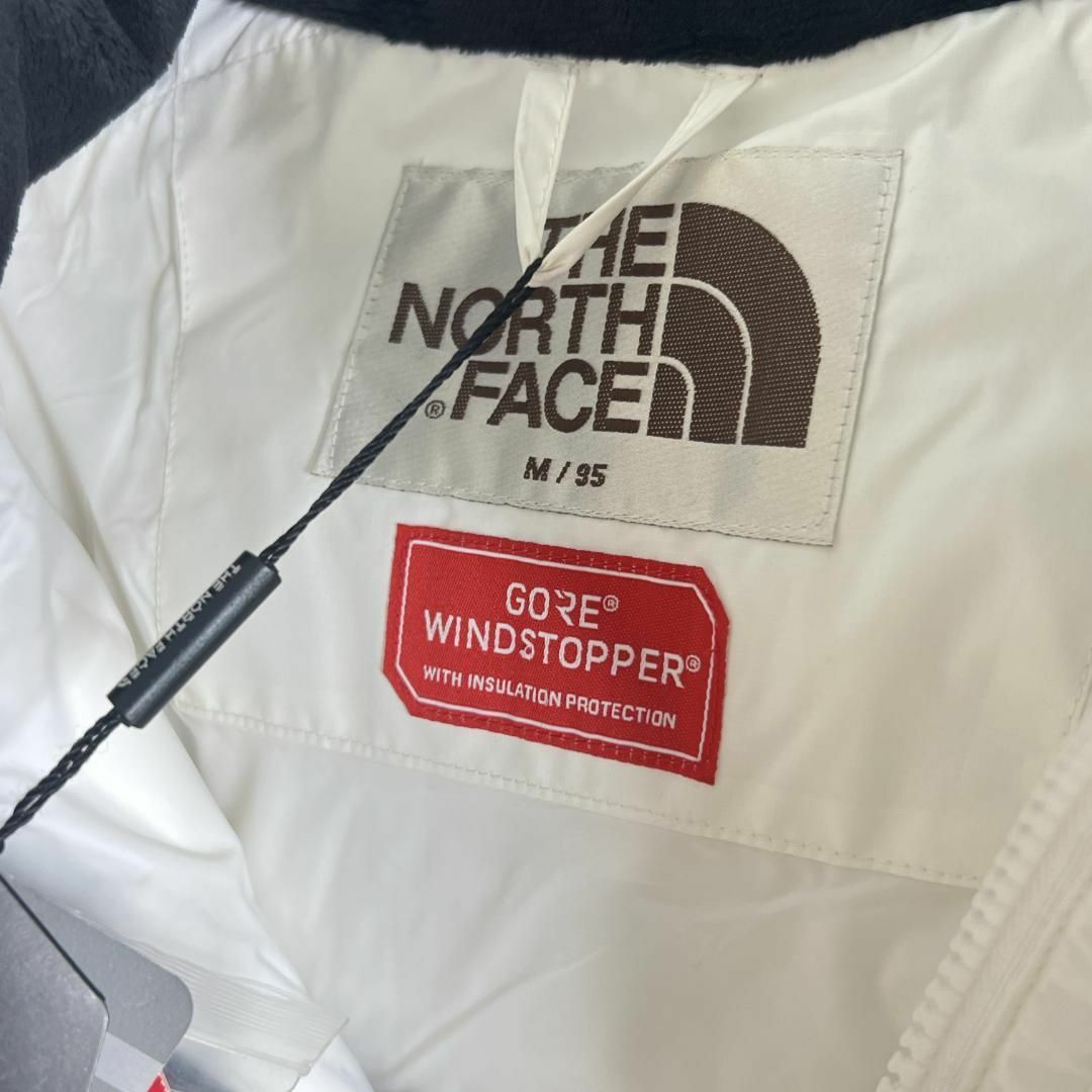 THE NORTH FACE(ザノースフェイス)の韓国限定　ノースフェイス　ホワイトレーベル　ダウンコート　メンズ　Mサイズ メンズのジャケット/アウター(ダウンジャケット)の商品写真