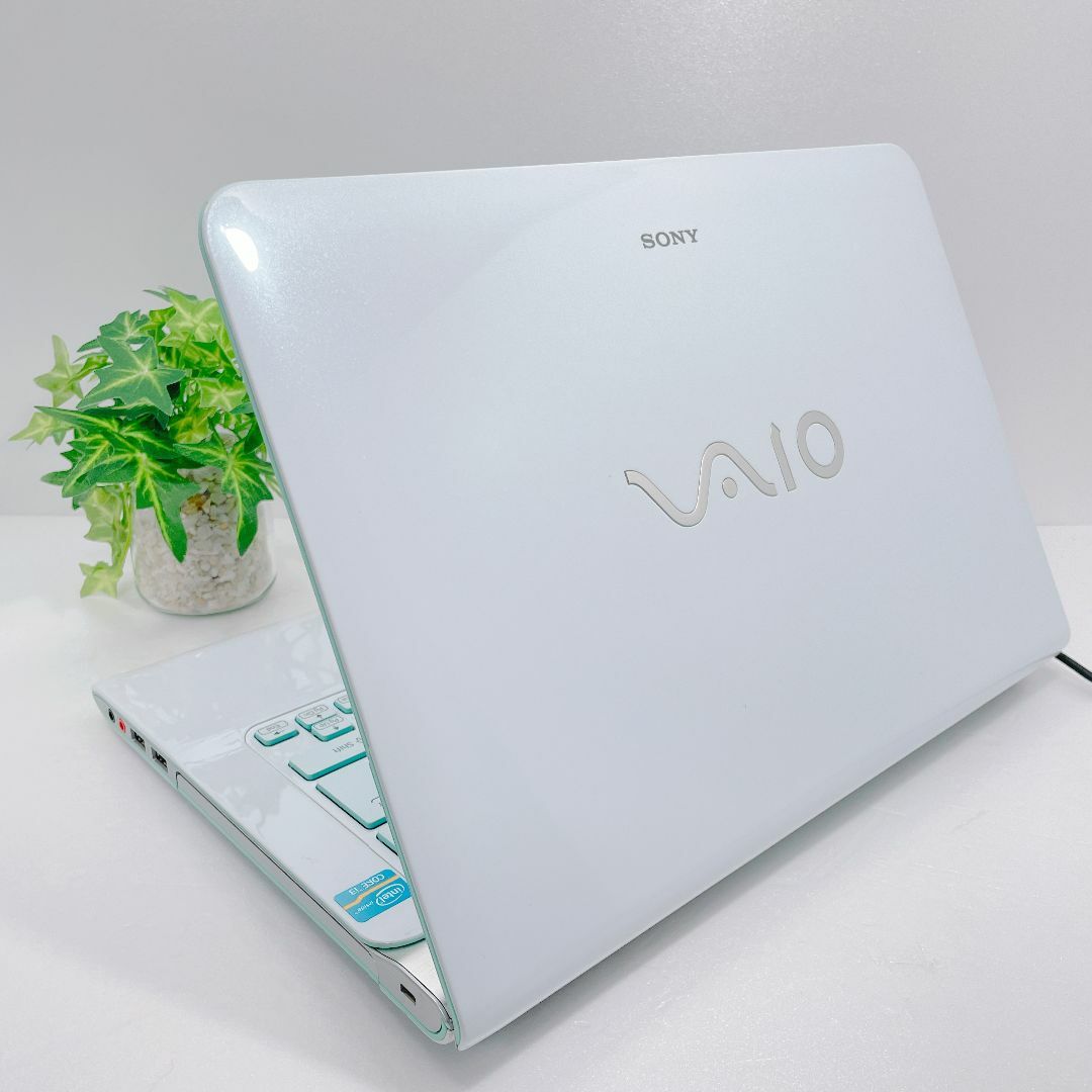 VAIO - VAIO✨軽量コンパクト♡綺麗な白♡カメラ付きノートパソコン