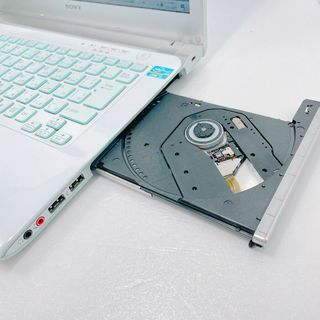 美品⭐️白ノートパソコン⭐️設定済/HDD750/Win11/オフィス/8GB