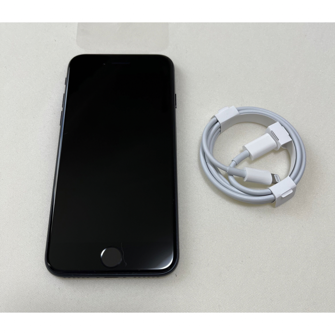 Apple(アップル)のiPhone SE 第三世代　ミッドナイト　64GB スマホ/家電/カメラのスマートフォン/携帯電話(スマートフォン本体)の商品写真