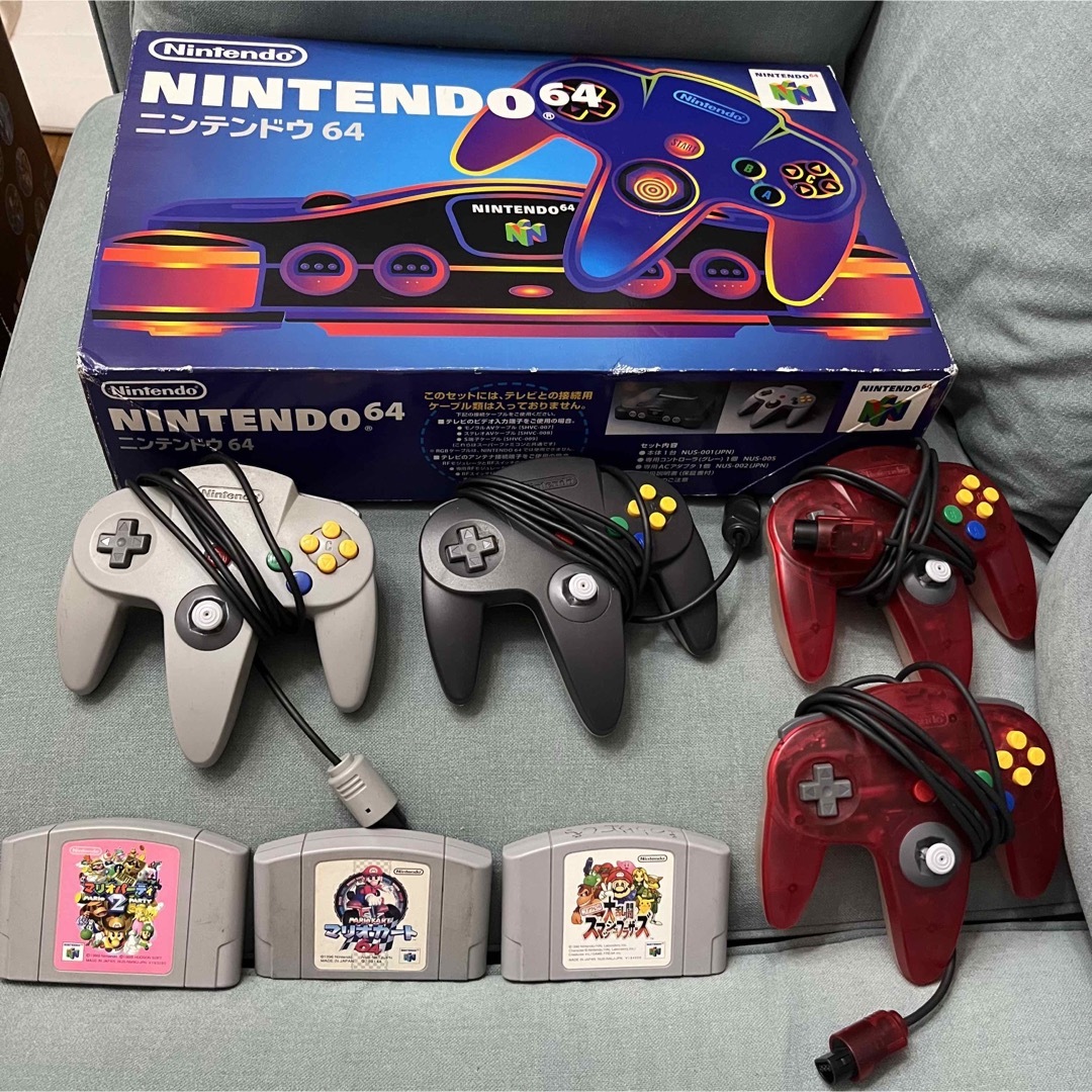 アクションNintendo64 本体(箱、説明書付き)＋コントローラー計５個＋ソフト3種