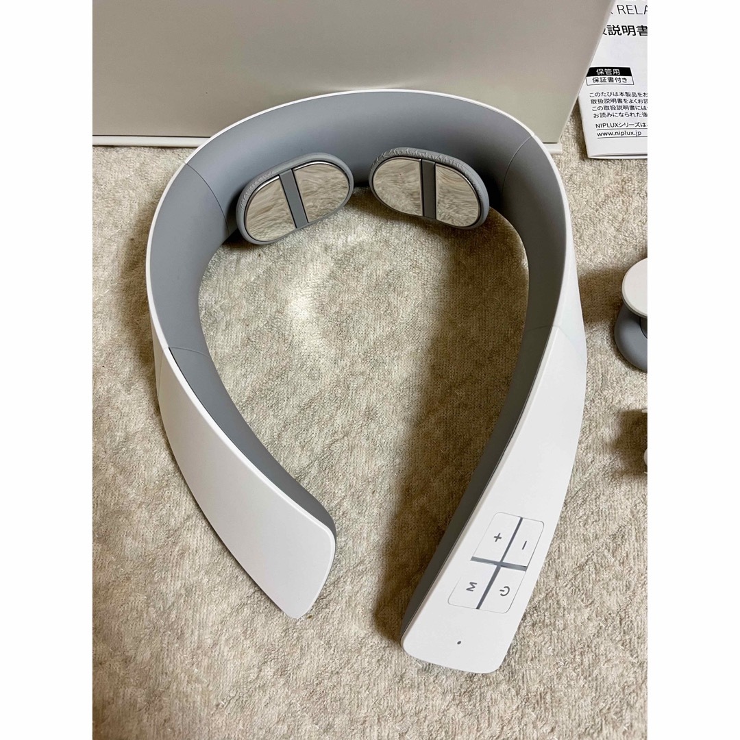 NIPLUX NECK RELAX 1S ホワイト NP-NR21WT-1S スマホ/家電/カメラの美容/健康(マッサージ機)の商品写真