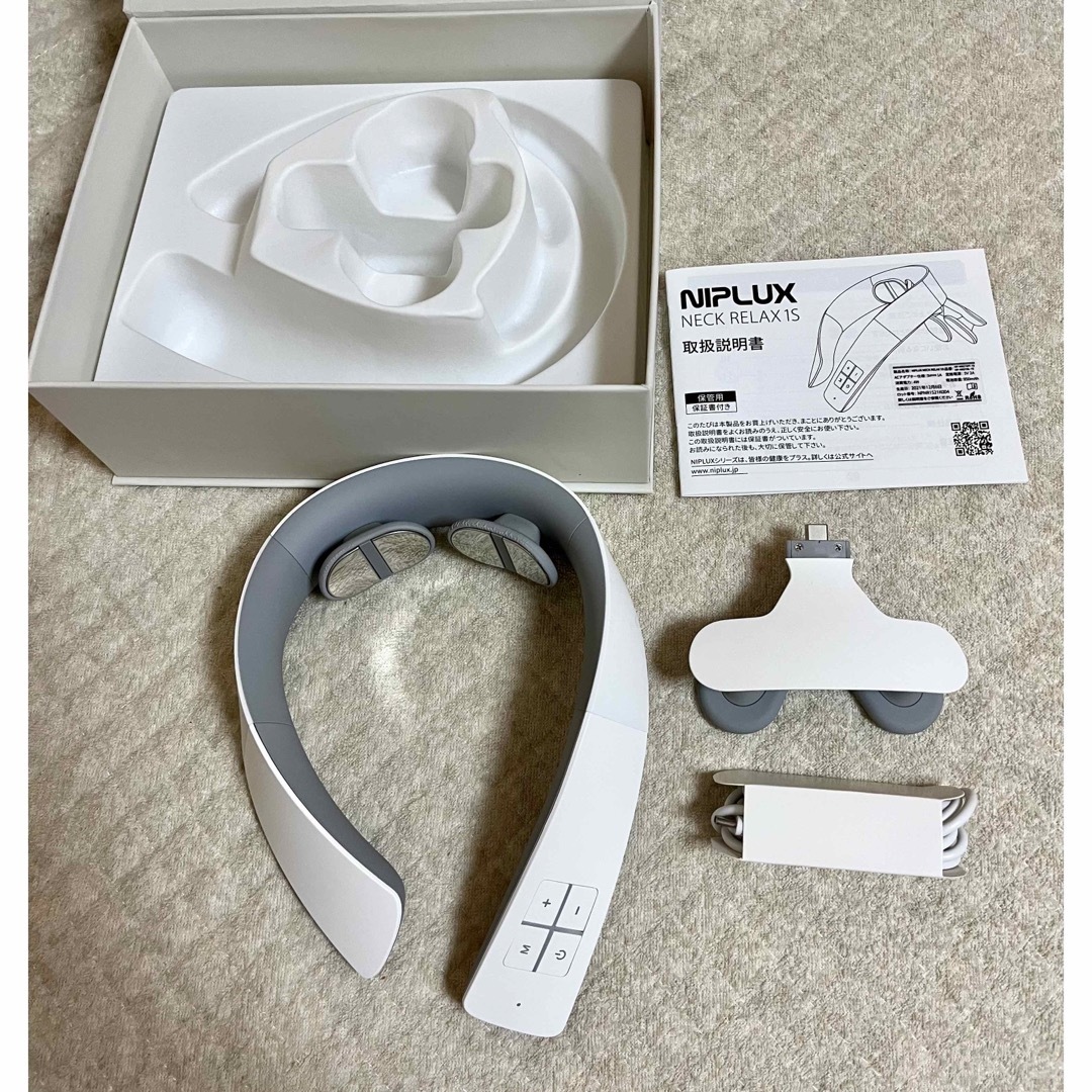 NIPLUX NECK RELAX 1S ホワイト NP-NR21WT-1S スマホ/家電/カメラの美容/健康(マッサージ機)の商品写真