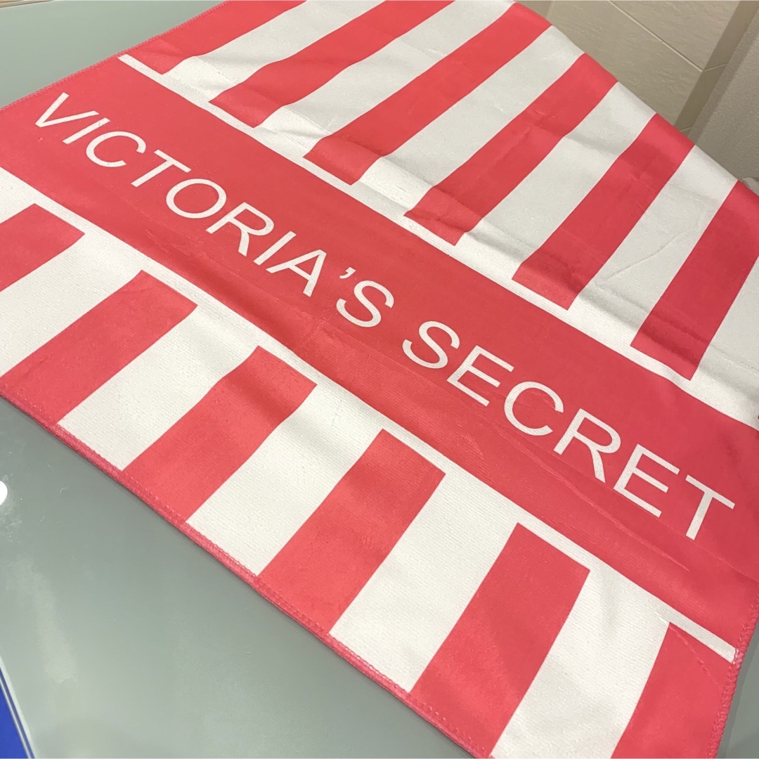 Victoria's Secret(ヴィクトリアズシークレット)のVictoria's Secretバスタオル♡ インテリア/住まい/日用品の日用品/生活雑貨/旅行(タオル/バス用品)の商品写真