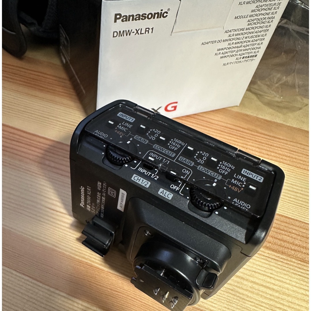 Panasonic(パナソニック)のXLRマイクロホンアダプター DMW-XLR1 Lumix スマホ/家電/カメラのオーディオ機器(その他)の商品写真